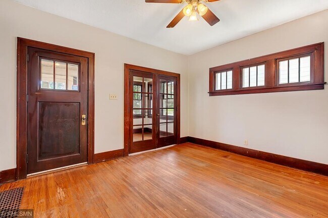 Photo - 309 Wilson Ave SE