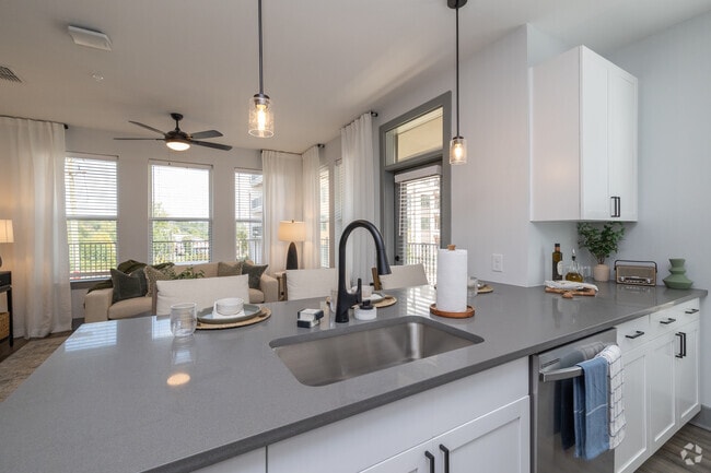 2BR, 2BA - 1,321SF - Kitchen - District Eastside