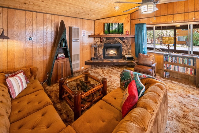 Charming 2 Bedroom Home in Erwin Lake