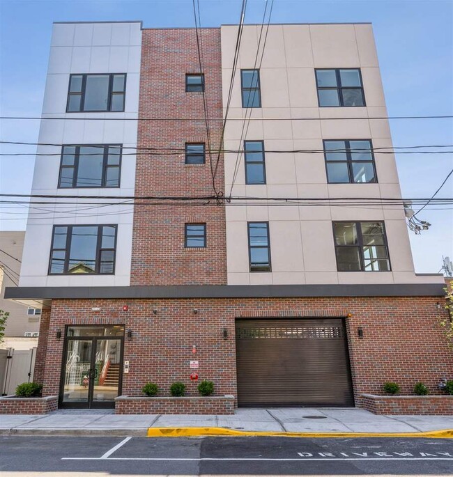 Building Photo - 6108 Hudson Ave Rental
