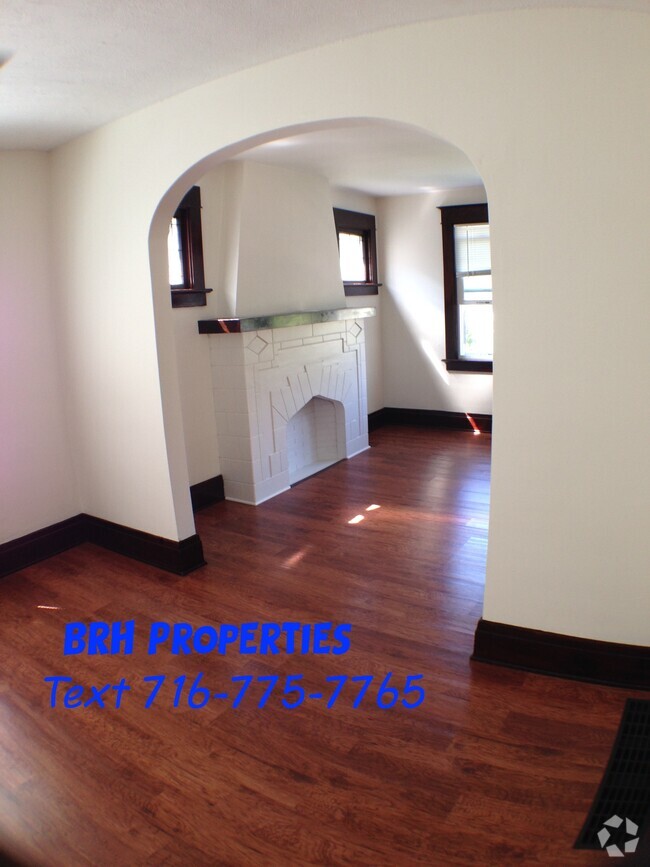 Building Photo - 100 Somerton Ave Unit Upper Rental