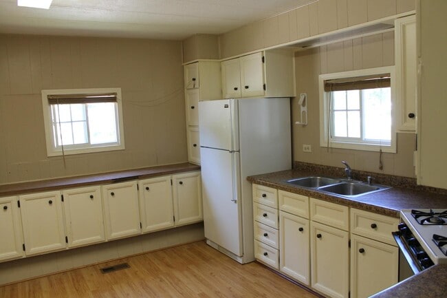 Photo - 112 E Cherry St