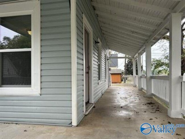 Photo - 3415 Alpine St SW