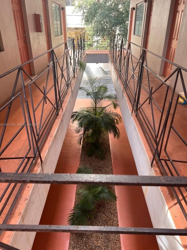 Photo - 141 SW 14th Ave Unit 5