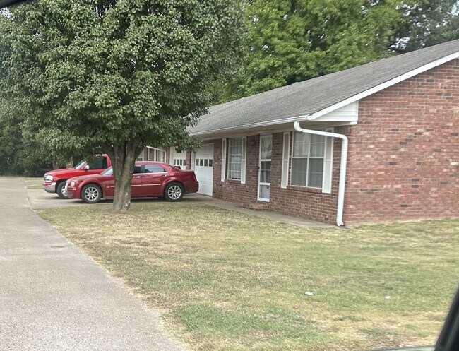 Photo - 304 Reynolds Rd Apartments