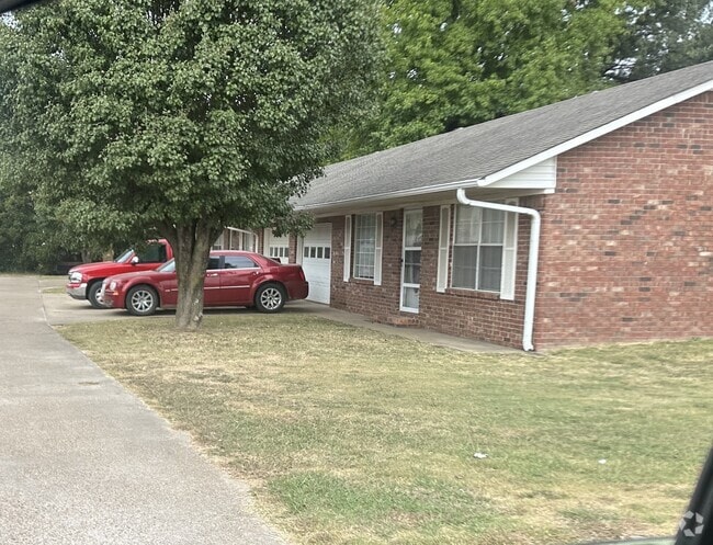 Building Photo - 304 Reynolds Rd Rental