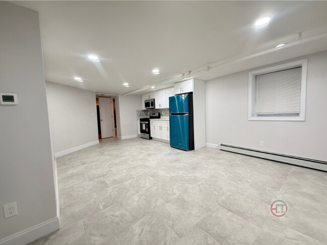 Photo - 1952 Ellis Ave