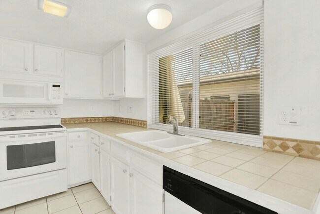Photo - 3655 S Kittredge St