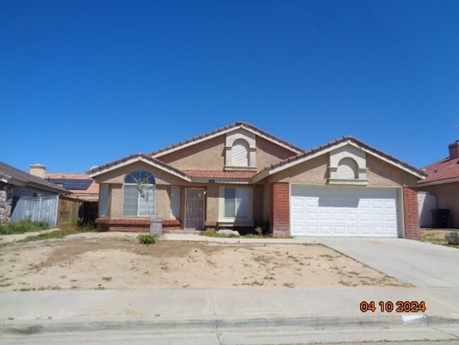 Building Photo - Nice Single Story Home Close to the Entrance of EAFB
