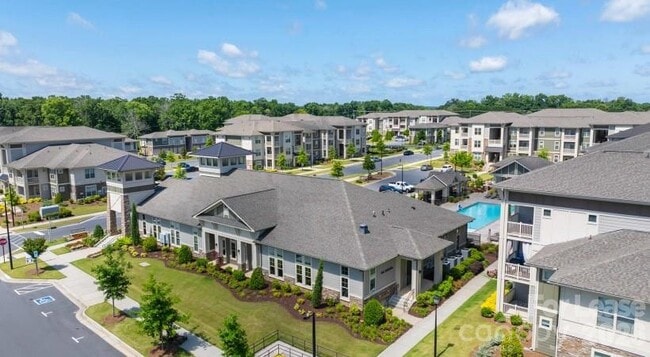 Building Photo - 15155 Ollie Dr Unit Fairmont