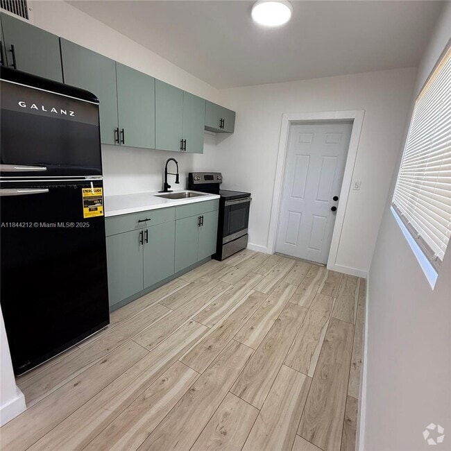 Building Photo - 1827 N Dixie Hwy Unit 2 Rental