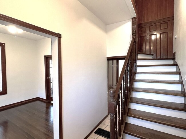 Photo - Beautiful original woodwork!  3 bed South Omaha home!