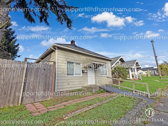 Photo - "Charming 4-Bed Tacoma Home with Granite Elegance & Ample Space!"