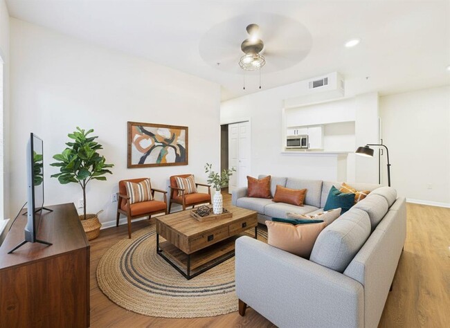 Building Photo - 2320 Gracy Farms Ln Unit 323