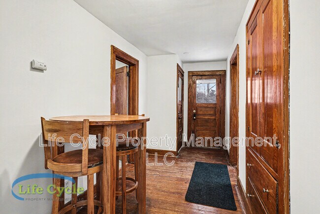 Photo - 507 Eastern Ave NE