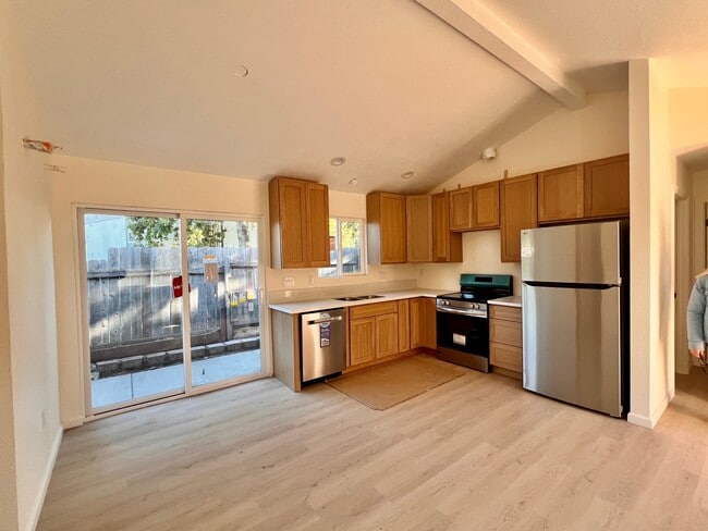 Photo - 1561 Royal Way