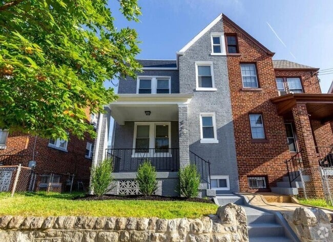 Building Photo - 521 Powhatan Pl NW Unit Top 2 Levels Rental