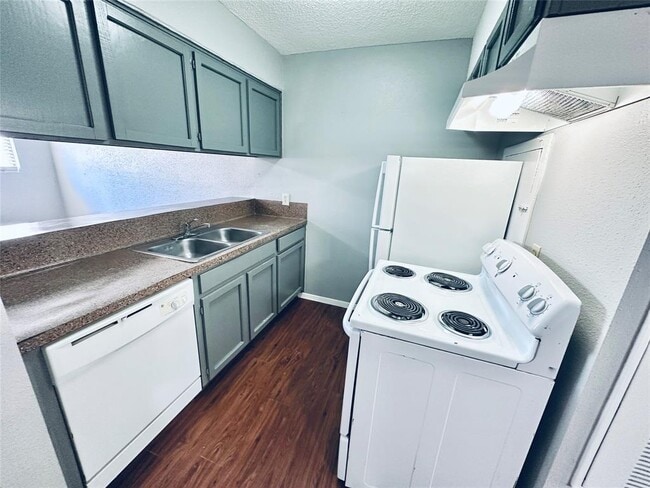 Building Photo - 3702 S 2nd St Unit 107