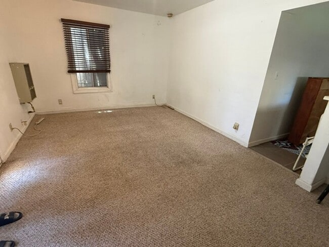 Photo - **STUDIO APARTMENT IN WRIGLEY AREA** $1300MO