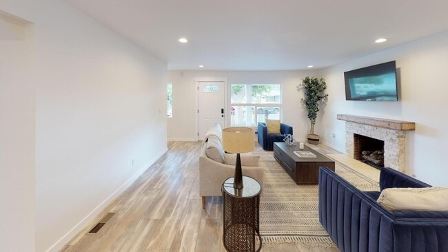 Building Photo - 116 Daphne Way