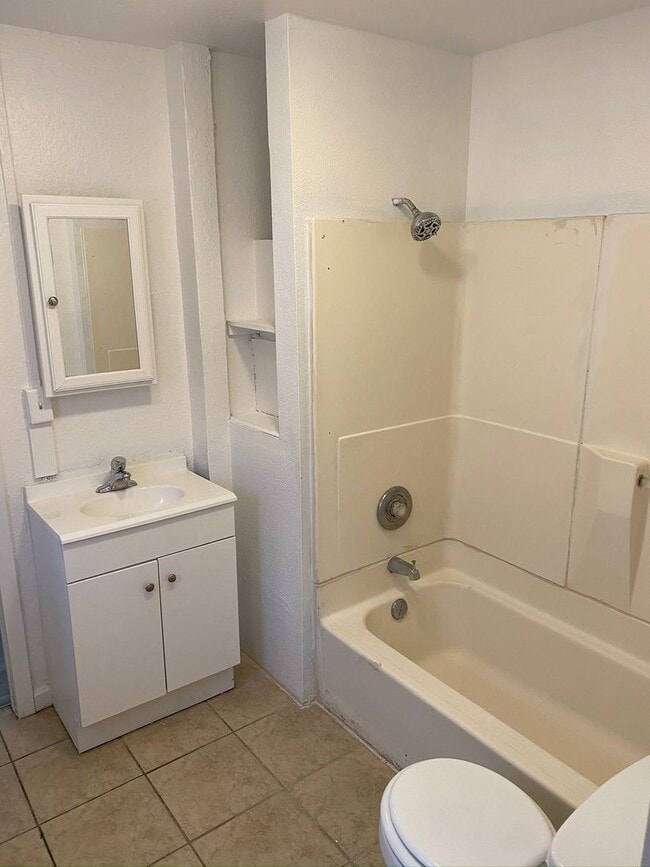 Photo - 351 N D St