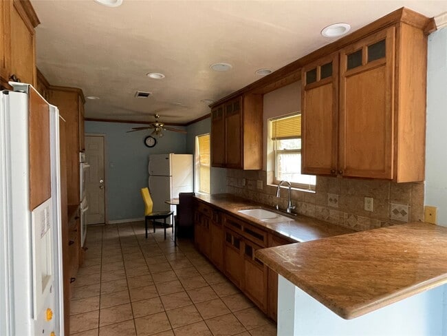 Photo - 8814 Birdwood Rd