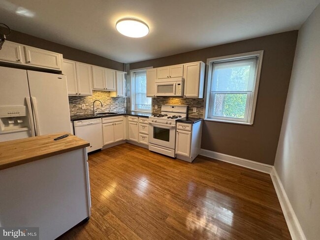 Photo - 317 W 4th Ave