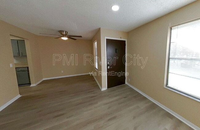 Photo - 467 Lombard St