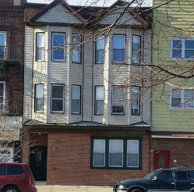 385 Avenue C Unit 3