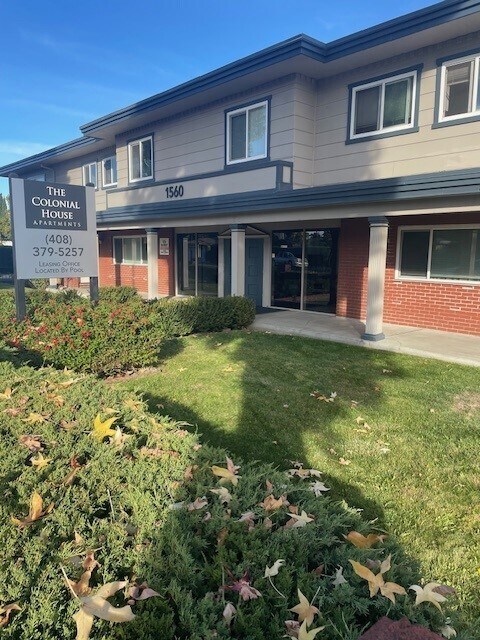 Photo - The Colonial House