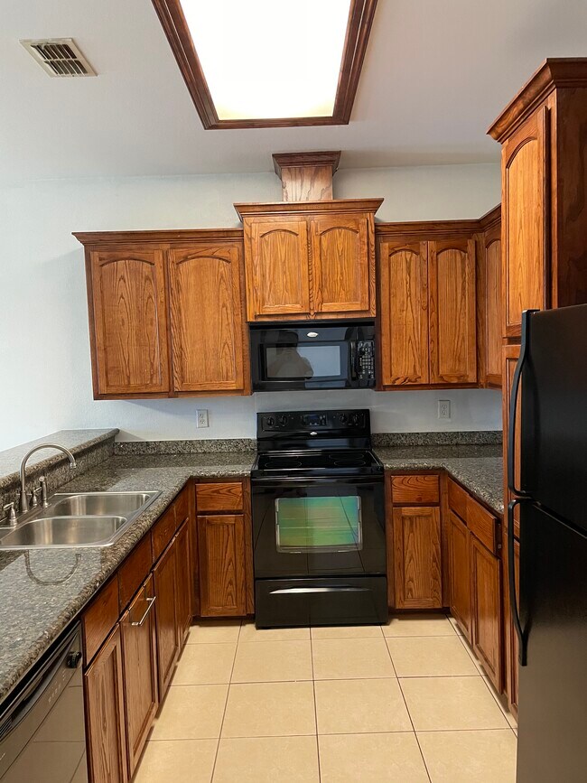 Kitchen - 3043 Scotland Dr Unidad 1