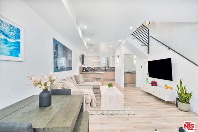 Photo - 4912 S Centinela Ave