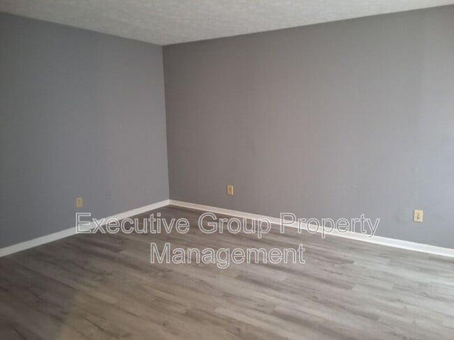 Photo - 246 Elmwood Dr