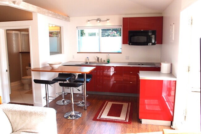Building Photo - 279 E 20th St Rental