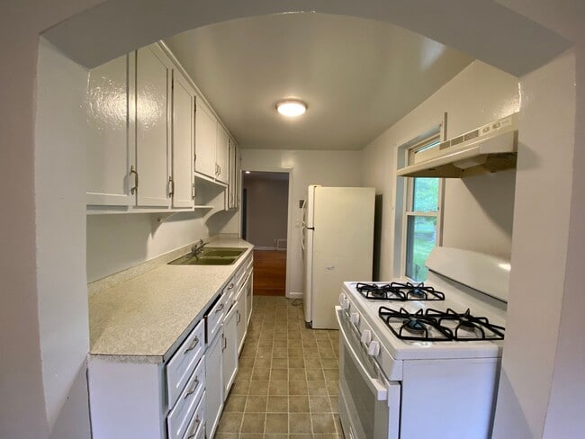 Building Photo - 1316-1318 Baker - Duplex located in the Ea... Unit 1318