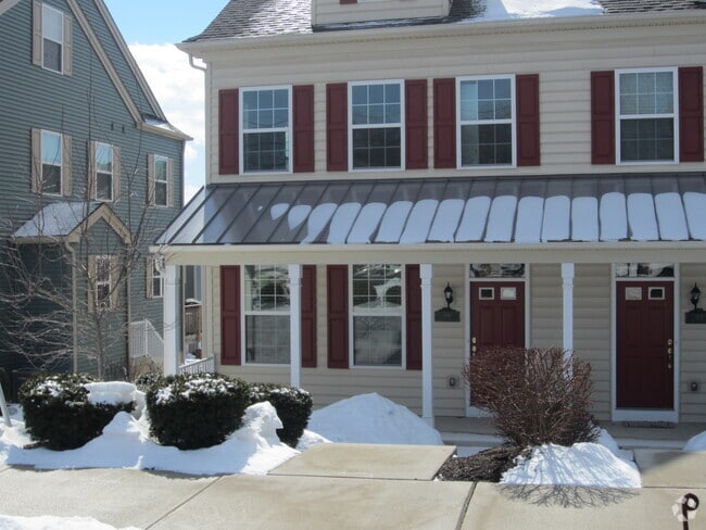 Building Photo - 860 Main St Rental