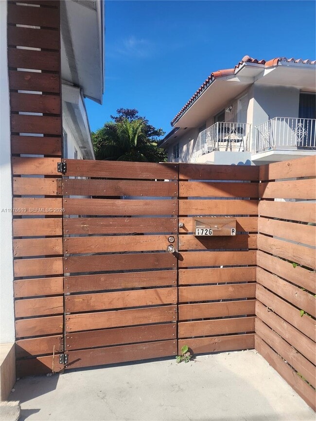 Photo - 1726 SW 25th Ave Unit 2