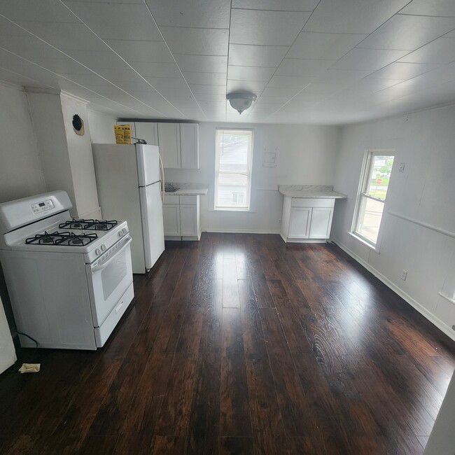 Photo - 110 Webster St Unit Upper