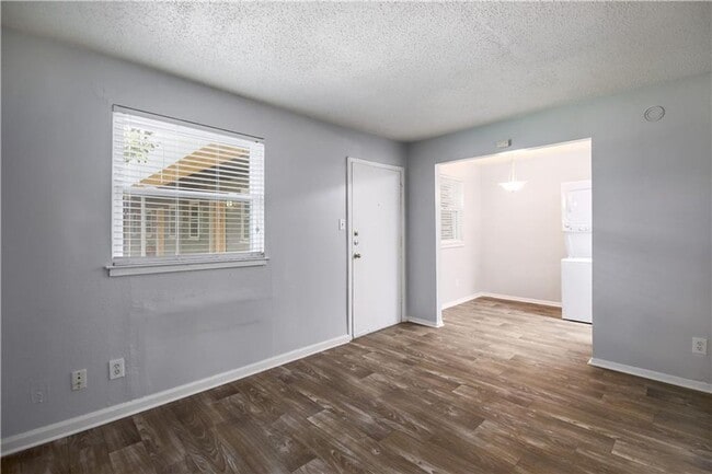 Photo - 2401 Manor Rd Unit 121