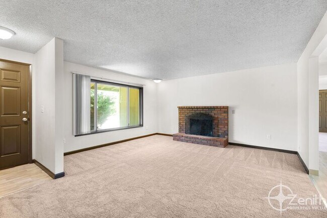 Photo - 805 NE 122nd Ave