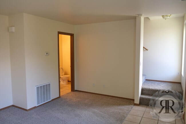 Photo - 2 Bedroom, 1 1/2 Bath Townhouse - Move In Ready!