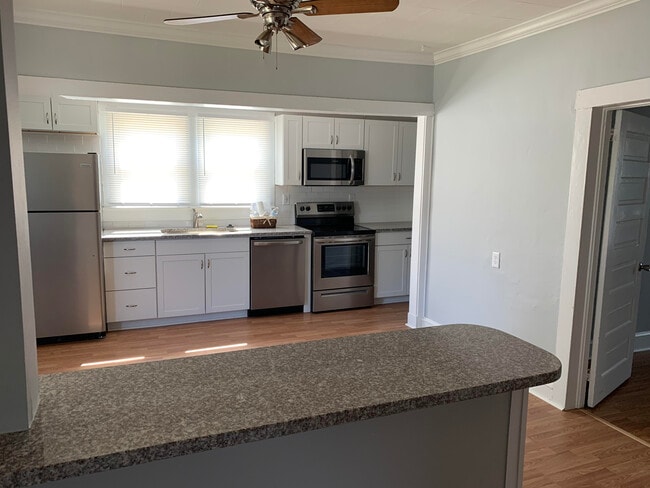 Photo - 421 Woodlawn Ave