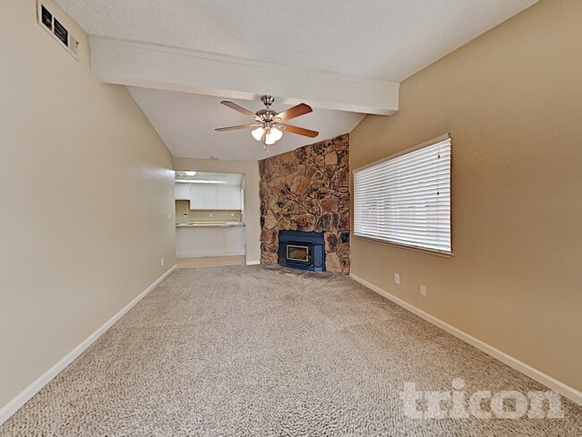 Photo - 1971 Inglis Way