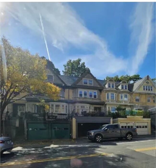 Building Photo - 686 Washington St Unit 1