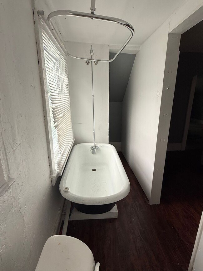 60 Lime St Unit Upper
