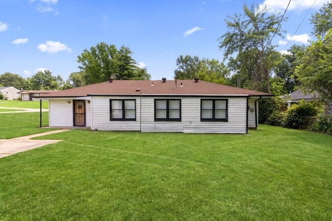 Building Photo - 9835 Winkler Dr