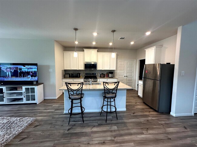 Photo - 7076 Silverleaf Oak St