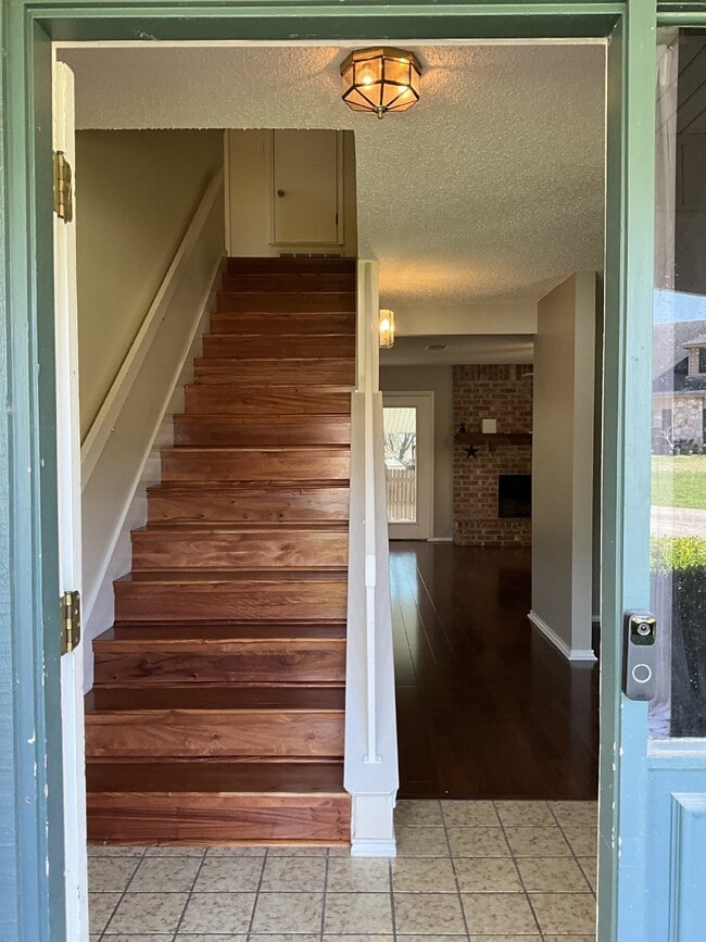 Photo - 129 Splitrock Ln