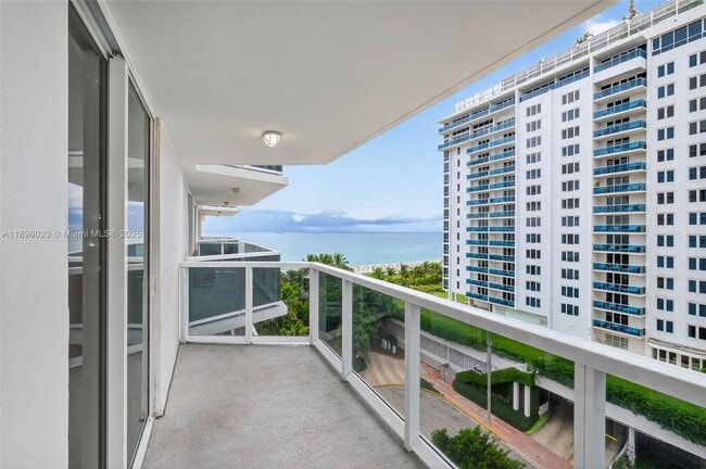 Photo - 2401 Collins Ave Unidad 1005