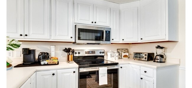 108 Adalene Ln